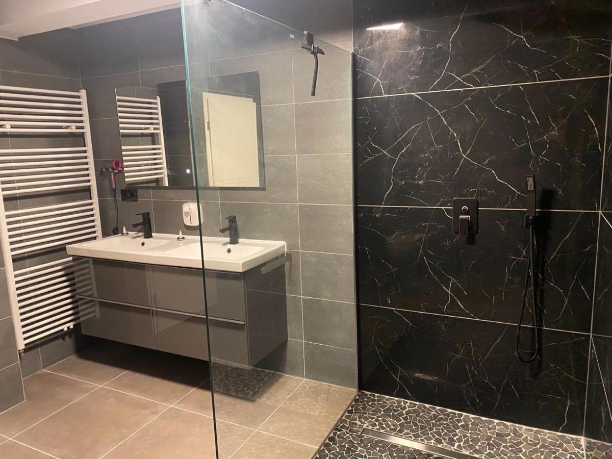 Cozy 120M² Apartment With 3 Bedrooms And 1 Home Cinema Useldange 外观 照片